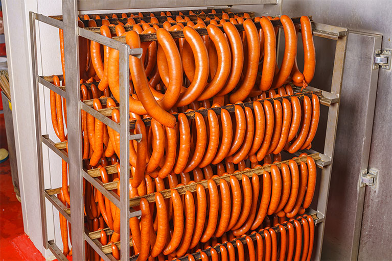 wurst-aufgehangen-01_767x512.jpg